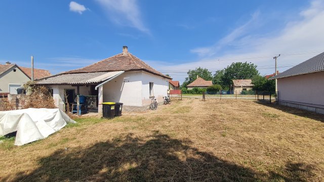 Eladó családi ház, Ságváron 35.9 M Ft, 2 szobás