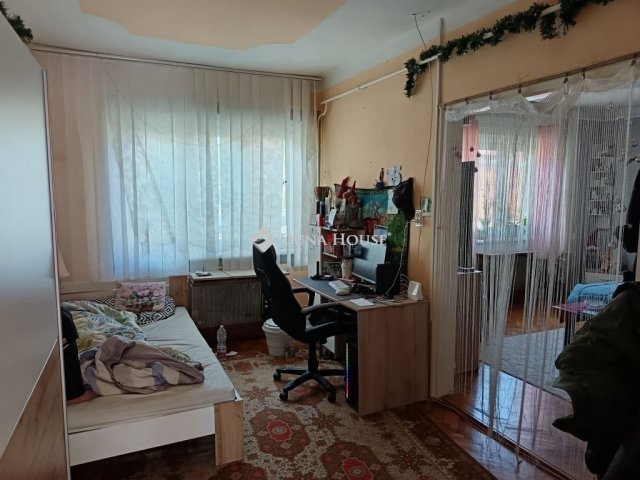 Eladó családi ház, Szegeden 72 M Ft, 3 szobás
