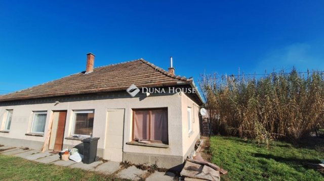Eladó családi ház, Sárbogárdon 38.1 M Ft, 4 szobás