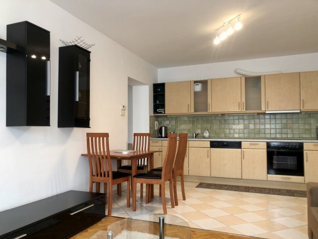 Kiadó téglalakás, albérlet, Győrött 170 E Ft / hó, 3 szobás