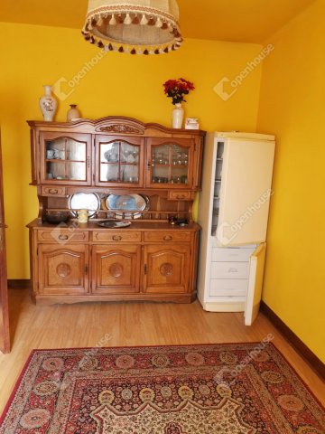 Eladó családi ház, Komáromban 52 M Ft, 5 szobás