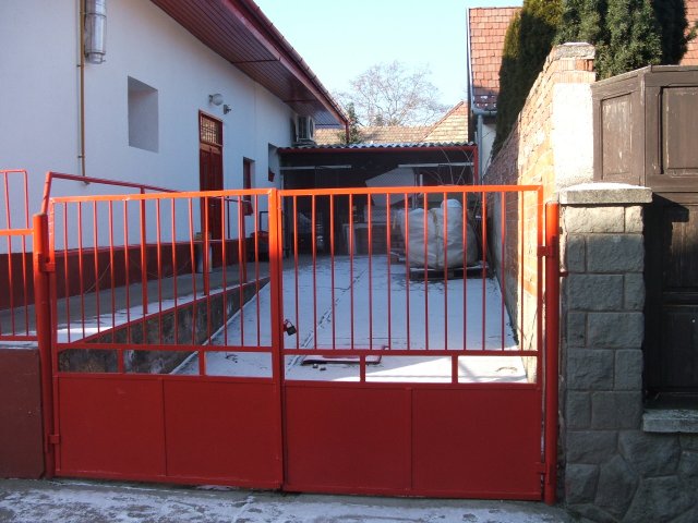 Eladó családi ház, Dunabogdányban 60 M Ft, 3 szobás