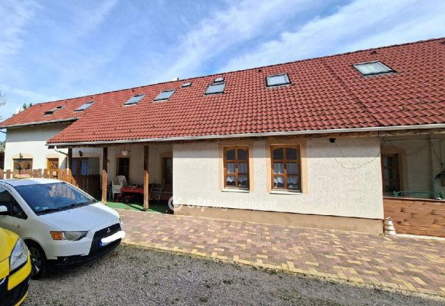 Eladó ikerház, Székesfehérvárott 129.9 M Ft, 2+2 szobás