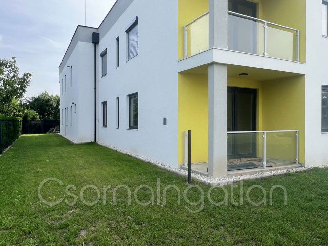 Eladó téglalakás, Csornán 52 M Ft, 2 szobás