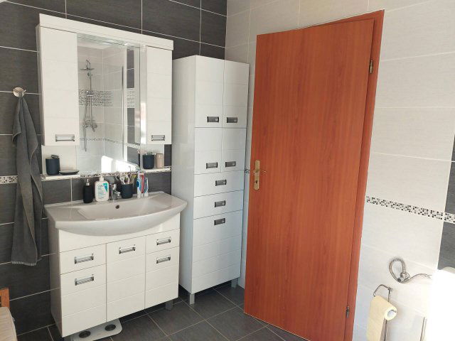 Eladó ikerház, Esztergomban 115 M Ft, 3 szobás