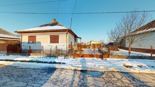Eladó családi ház, Fehérgyarmaton 24 M Ft, 3 szobás