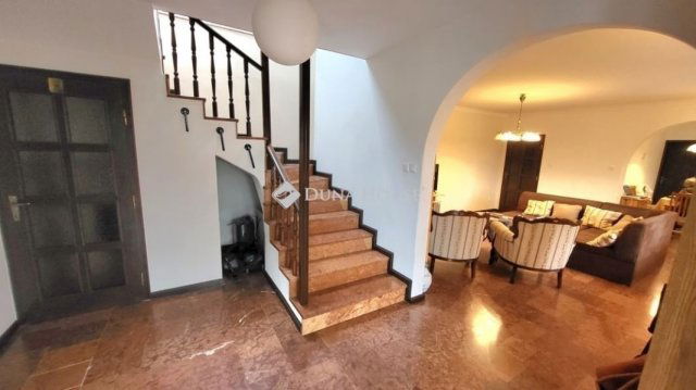 Eladó családi ház, Budapesten, III. kerületben 169 M Ft