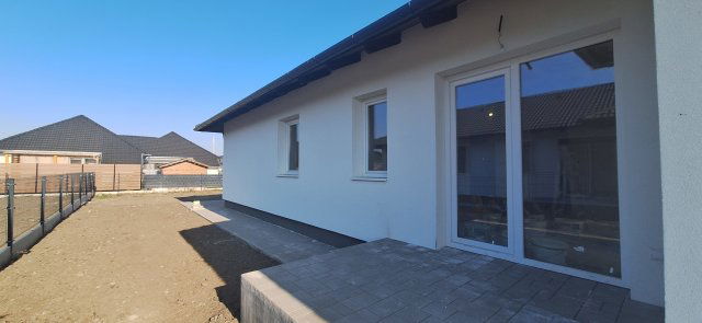 Eladó ikerház, Halásztelken 110 M Ft, 5 szobás
