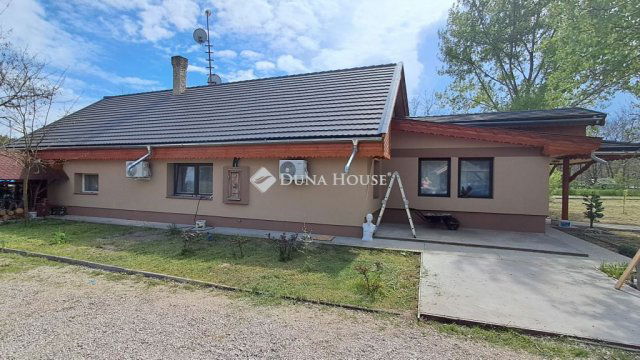 Kiadó családi ház, albérlet, Helvécián 550 E Ft / hó