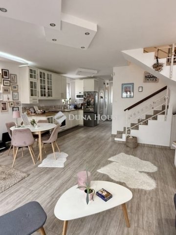 Eladó sorház, Vecsésen 133.9 M Ft, 5 szobás