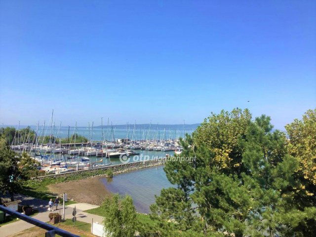 Eladó nyaraló, Balatonfenyvesen 79 M Ft, 1 szobás