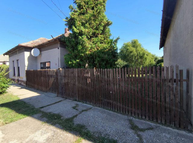 Eladó családi ház, Törökszentmiklóson 18.3 M Ft, 2 szobás
