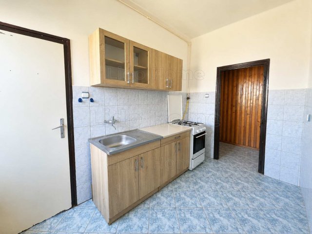 Kiadó téglalakás, albérlet, Zircen 130 E Ft / hó, 2 szobás