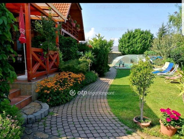 Eladó családi ház, Felsőpáhokon 120 M Ft, 9 szobás