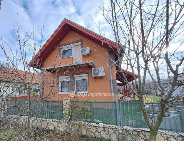 Eladó családi ház, Kisújszálláson 31 M Ft, 3 szobás