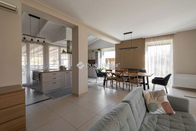 Eladó családi ház, Kecskeméten 185 M Ft, 7 szobás