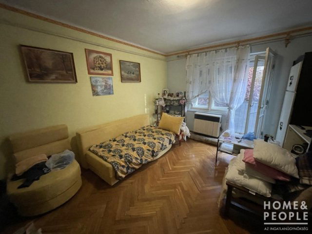 Eladó téglalakás, Szegeden 8.5 M Ft, 1 szobás
