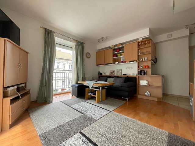 Eladó téglalakás, Budapesten, VII. kerületben, Garay téren