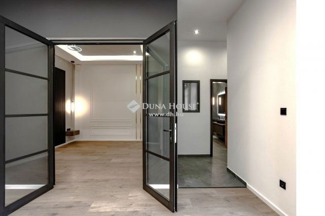 Eladó téglalakás, Pécsett 86.9 M Ft, 2 szobás