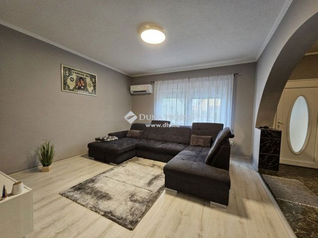 Eladó téglalakás, Mohácson 52.9 M Ft, 4 szobás