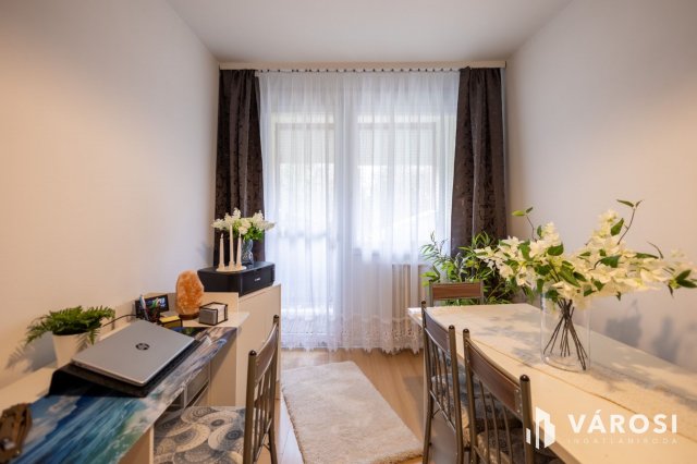 Eladó panellakás, Szegeden 49.5 M Ft, 2 szobás