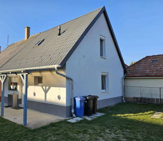 Eladó ikerház, Mosonmagyaróváron 57.5 M Ft, 7+2 szobás