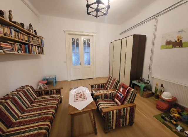 Eladó családi ház, Katymáron 49.9 M Ft, 7 szobás