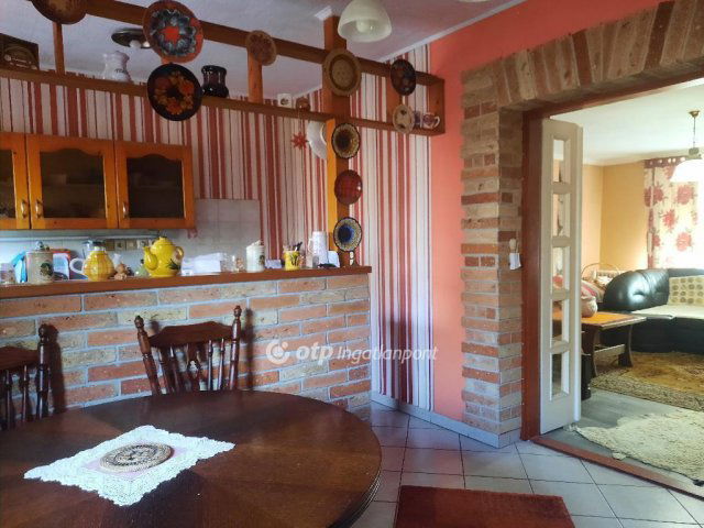 Eladó családi ház, Békésen 26.9 M Ft, 2 szobás