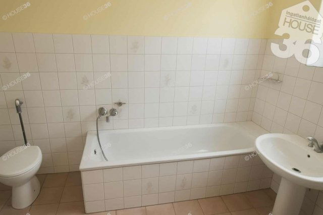 Eladó családi ház, Kecskeméten 38.5 M Ft, 3 szobás