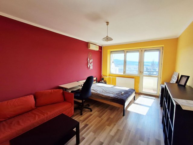 Eladó panellakás, Tatabányán 34 M Ft, 1 szobás