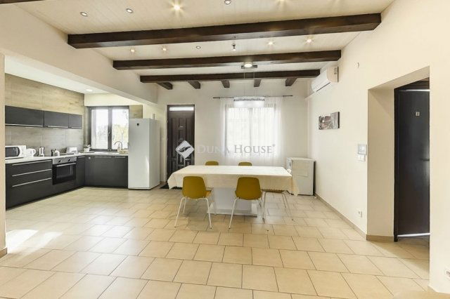 Eladó családi ház, Kecskeméten 199 M Ft, 9 szobás