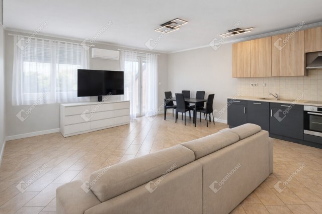 Eladó téglalakás, Szegeden 84.99 M Ft, 4 szobás