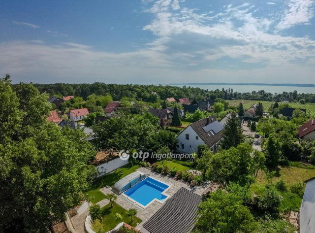 Eladó családi ház, Balatonszepezden 299 M Ft, 6 szobás