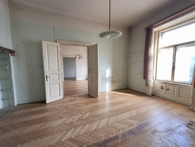 Eladó téglalakás, Budapesten, V. kerületben, Nyugati téren