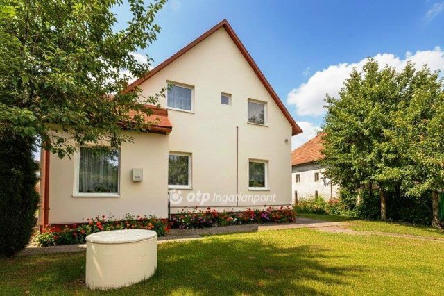 Eladó családi ház, Érden 95 M Ft, 7 szobás