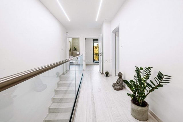 Eladó ikerház, Mogyoródon 229.5 M Ft, 4 szobás