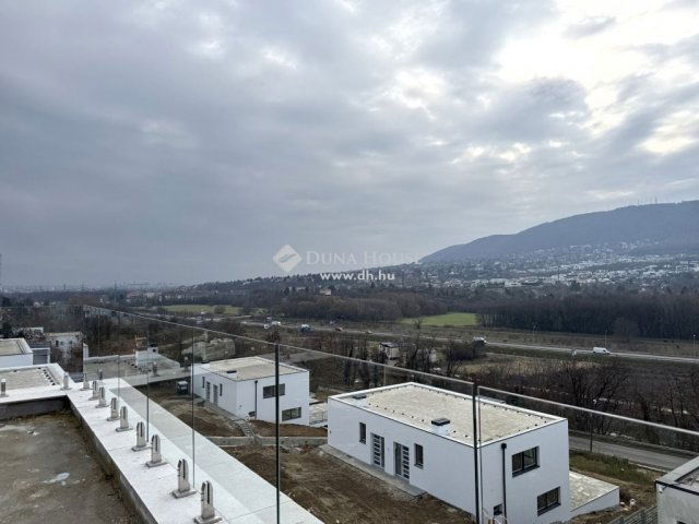 Eladó téglalakás, Budapesten, III. kerületben 145 M Ft, 2 szobás