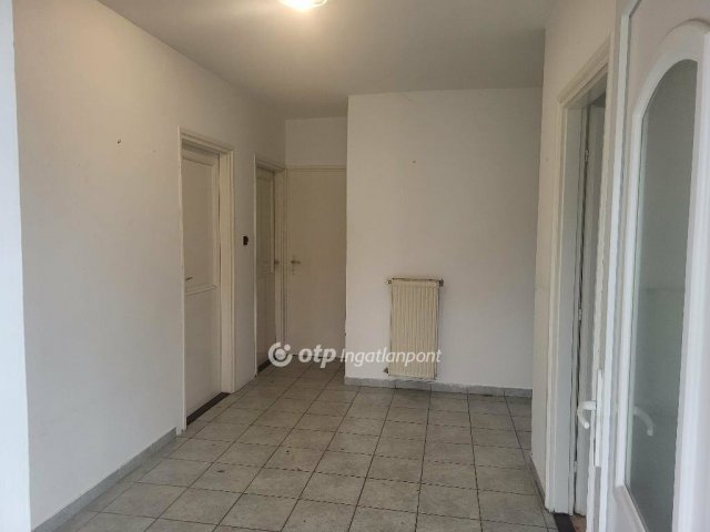 Eladó családi ház, Jászfényszarun 44.5 M Ft, 1+2 szobás