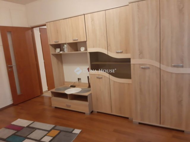 Kiadó panellakás, albérlet, Jászberényben 100 E Ft / hó