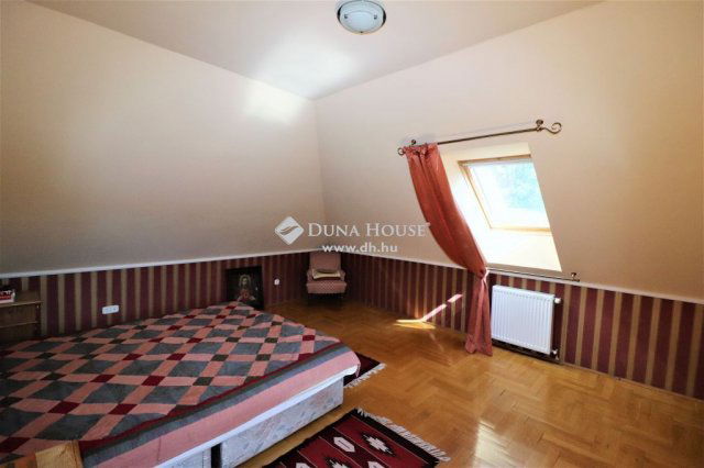Eladó családi ház, Leányfaluban 250 M Ft, 5 szobás