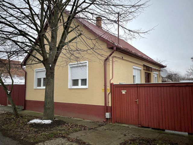 Eladó családi ház, Hajdúböszörményen 53 M Ft, 3 szobás