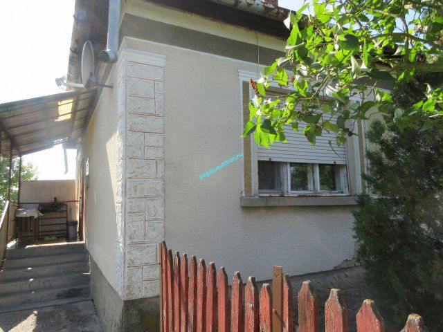 Eladó családi ház, Héten 9.99 M Ft, 2+5 szobás