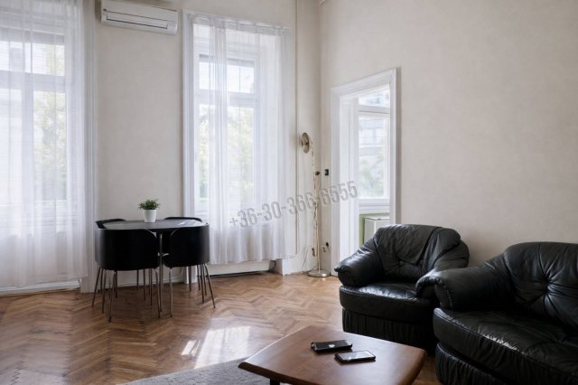 Eladó téglalakás, Budapesten, VIII. kerületben, Rákóczi úton