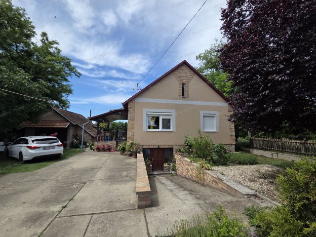 Eladó családi ház, Lakitelken 55 M Ft, 3 szobás