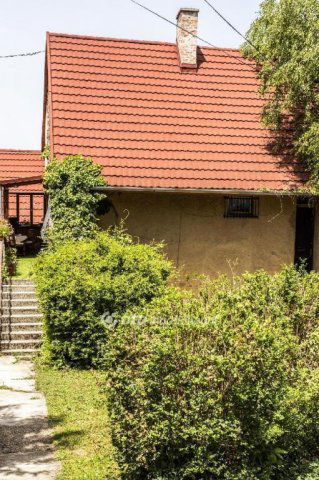 Eladó téglalakás, Komlón 42.8 M Ft, 3+1 szobás