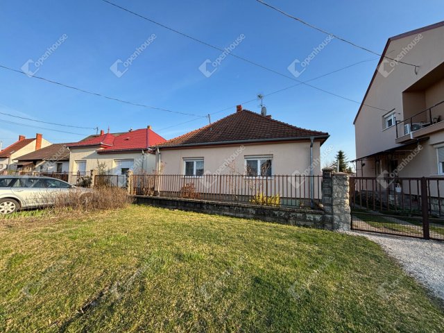 Eladó családi ház, Győrött 73.9 M Ft, 3 szobás