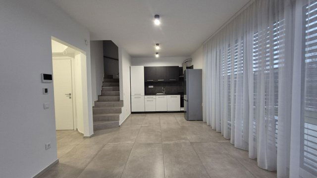 Kiadó sorház, albérlet, Debrecenben 650 E Ft / hó, 5 szobás