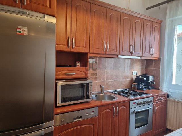 Eladó családi ház, Veszprémben 99 M Ft, 3 szobás