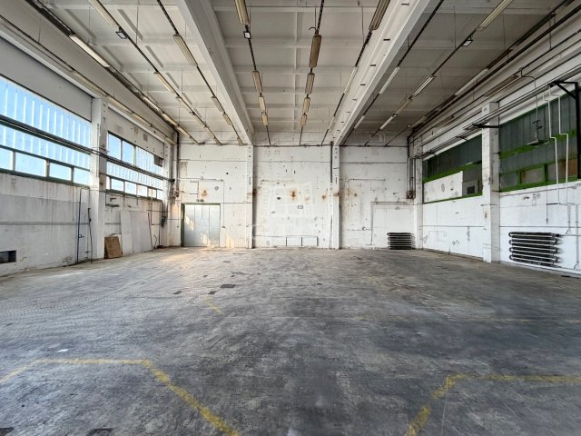 Kiadó ipari ingatlan, Vácon 243 E Ft / hó / költözzbe.hu