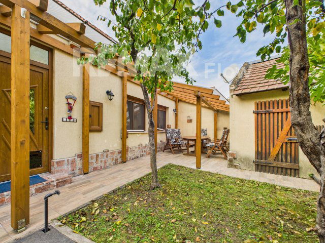 Eladó téglalakás, Pécsett 59.9 M Ft, 3 szobás